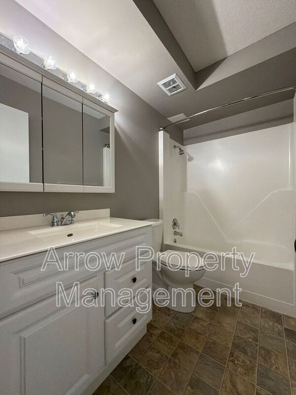 Building Photo - 3831 S 46th St