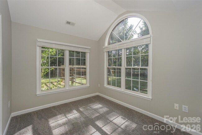 Building Photo - 840 Emerson Dr