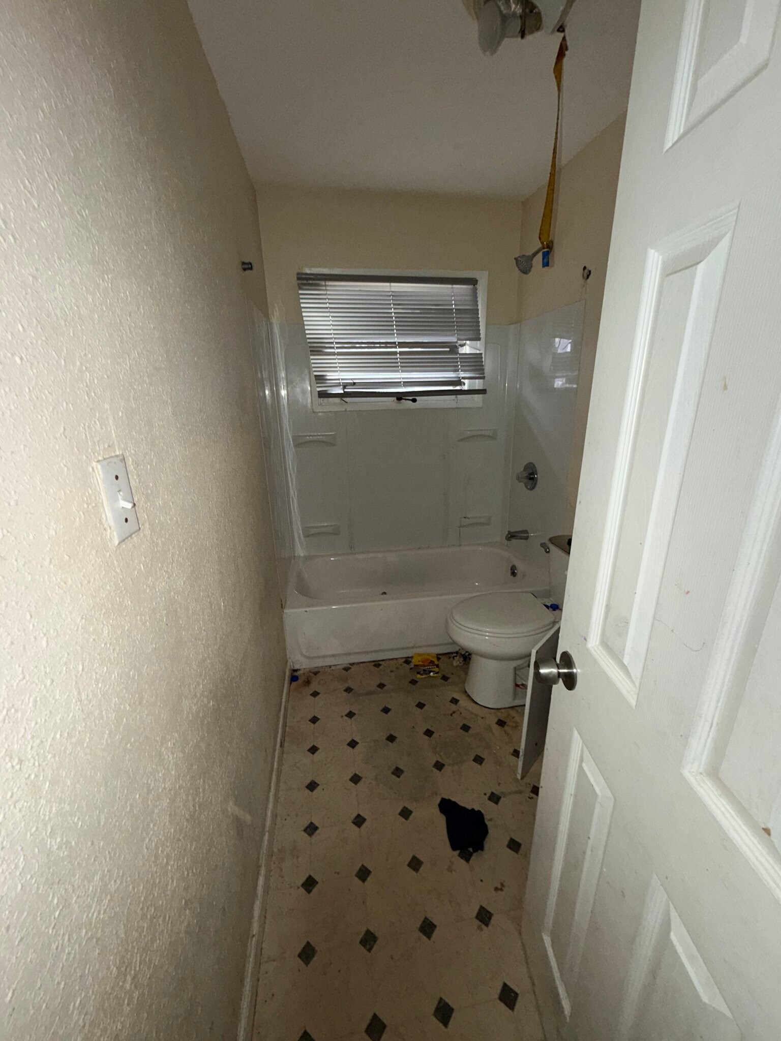 Building Photo - 2 E Adams Dr