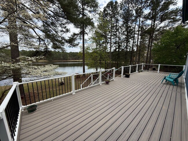 Building Photo - Carolina Lakes