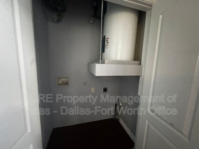 Building Photo - 400 W Glade Rd