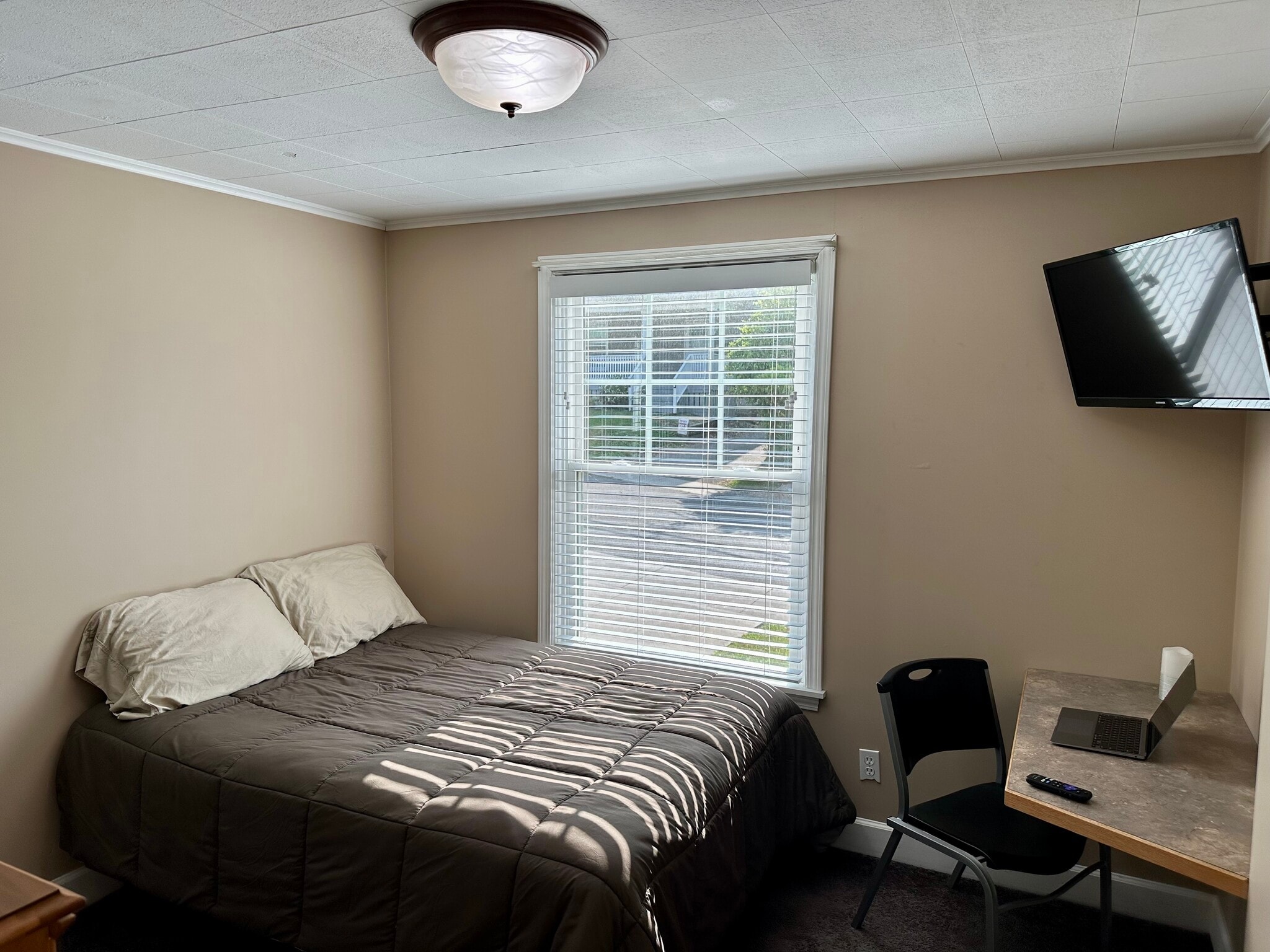 Bedroom 1 - 11 Pleasant St