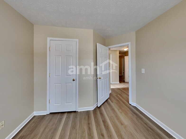 Building Photo - 2533 Plymouth Way