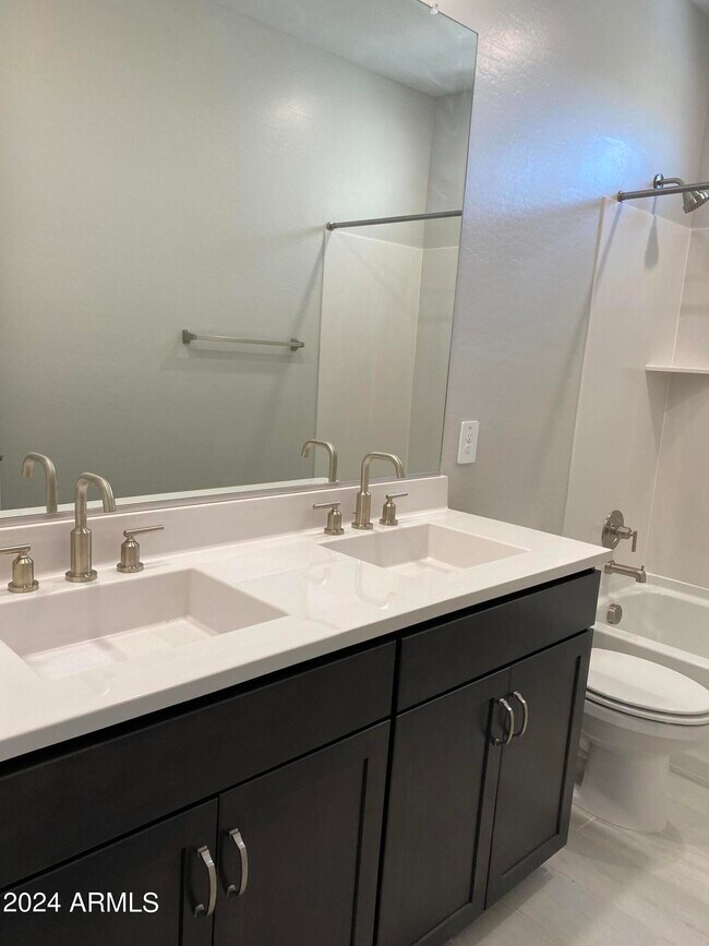 Building Photo - 4853 E St John Rd