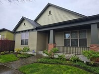 Building Photo - Luxury Living Near Valley River!