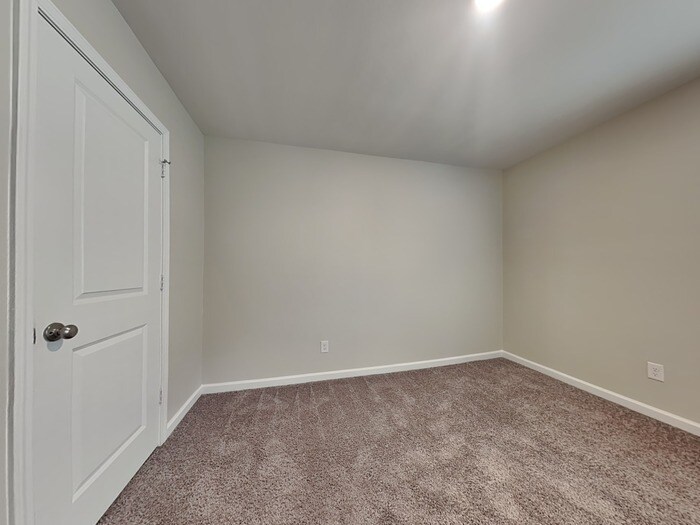 Building Photo - 110 Boat Clb Ln