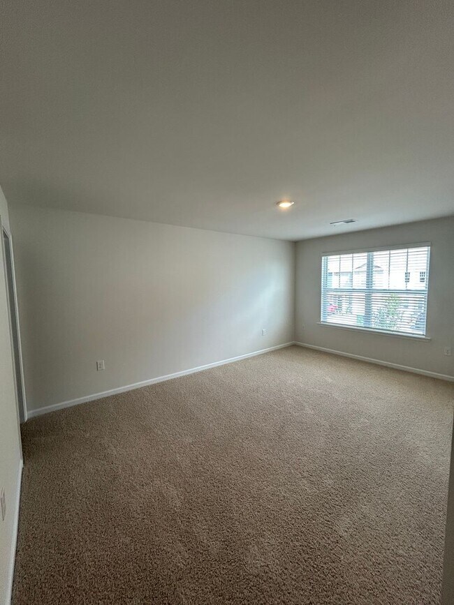Building Photo - 413 Silicon Dr