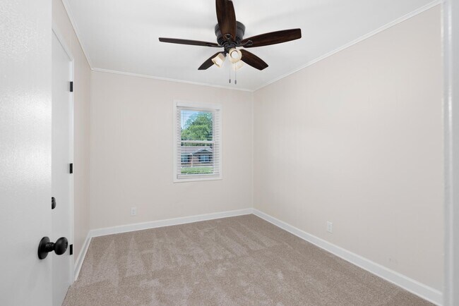 Building Photo - 153 Seven Pines
