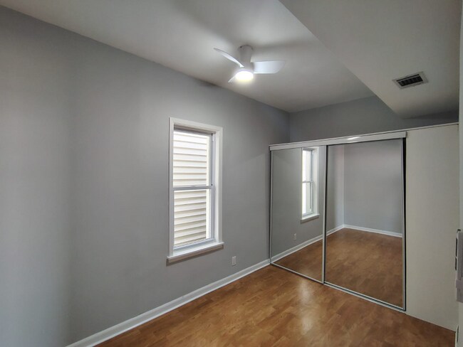 Building Photo - 3338 W Pershing Rd