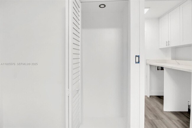 Building Photo - 870 SW 129th Pl