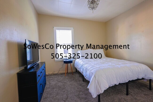 Building Photo - (FURNISHED) Charming Fully Furnished 2 Bedroom Home with Spacious Yard