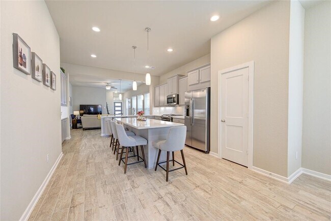 Building Photo - 6019 Bristlegrass Ln