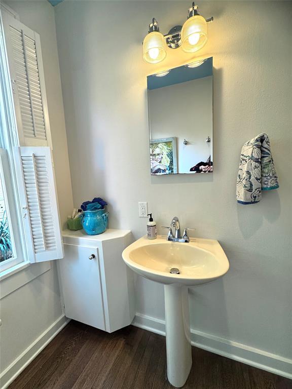 Building Photo - 807 Leonard St