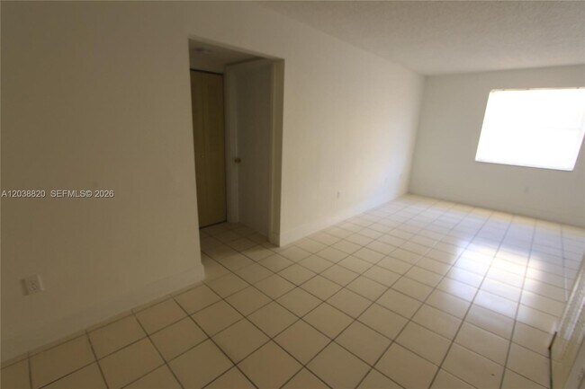 Building Photo - 650 NW 114th Ave