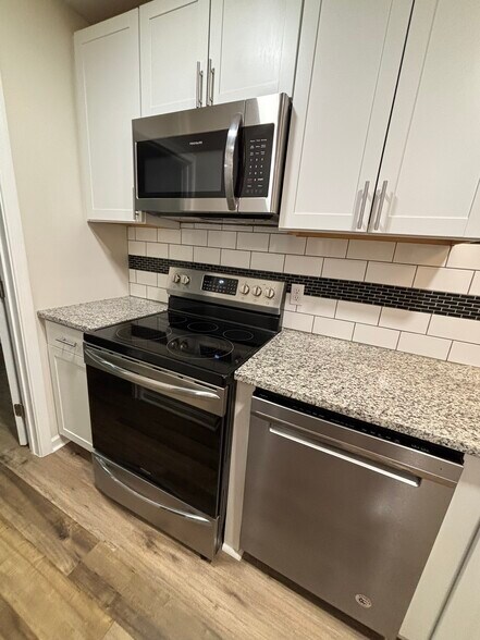 Kitchen - 405 Franklin St