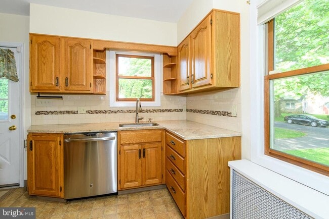 Building Photo - 3205 Cambridge Cir