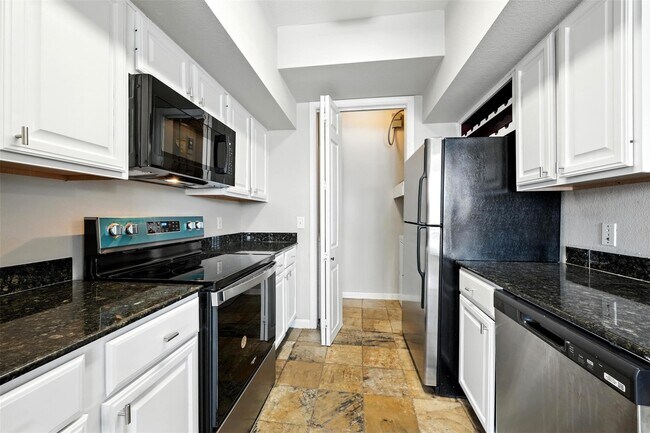 Building Photo - 7575 Kirby Dr