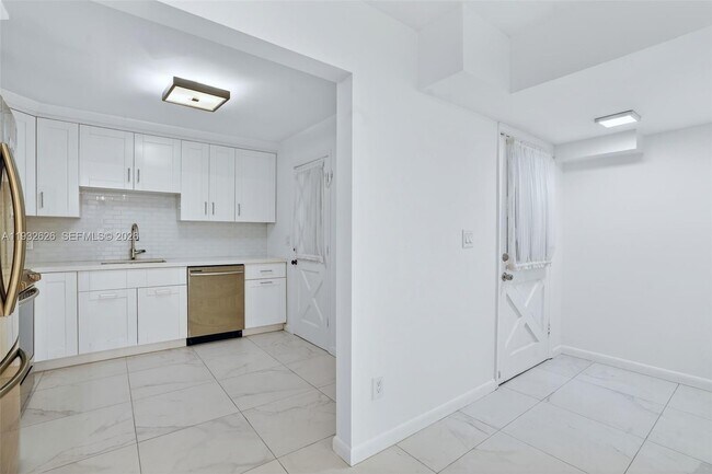 Building Photo - 1239 Mariposa Ave