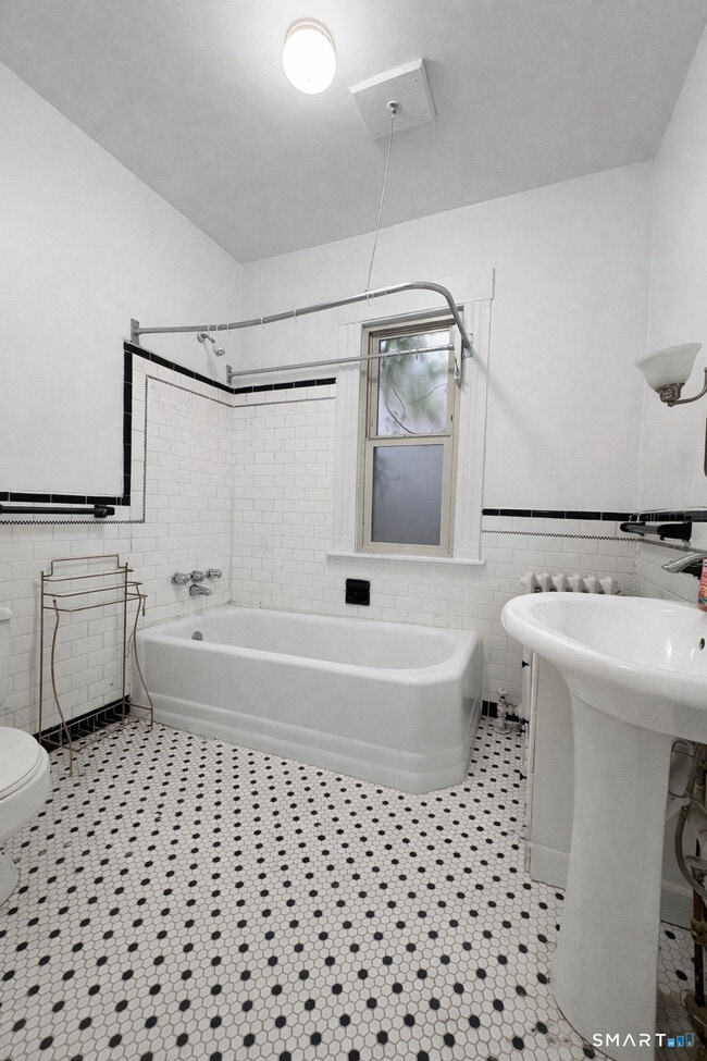 Building Photo - 787 Elm St