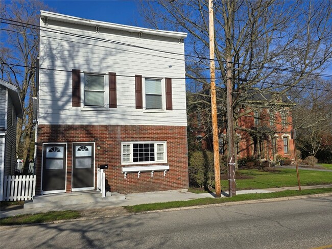 Primary Photo - 135-137-137 Meadville St