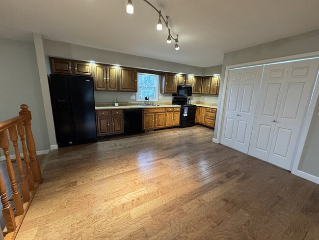 Building Photo - “Spread Out!” — 3 Bed Home with Sun Room + Multiple Living Spaces