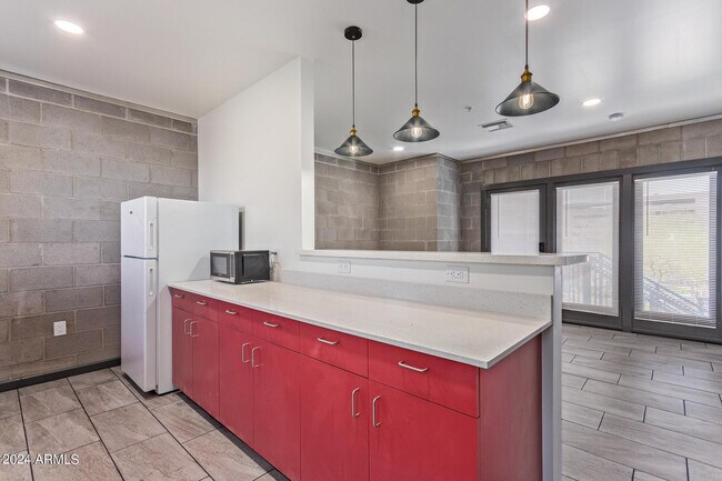 Building Photo - 129 N 11th Ave