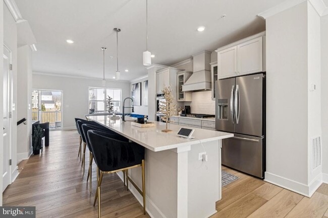 Building Photo - 10939 Drummond Pl