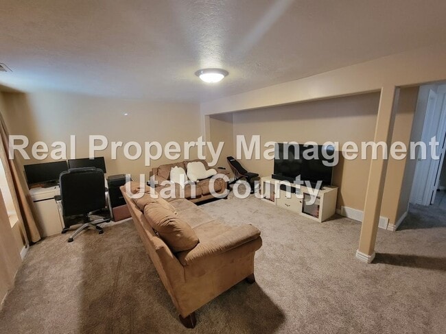Building Photo - Eagle Mountain Townhouse