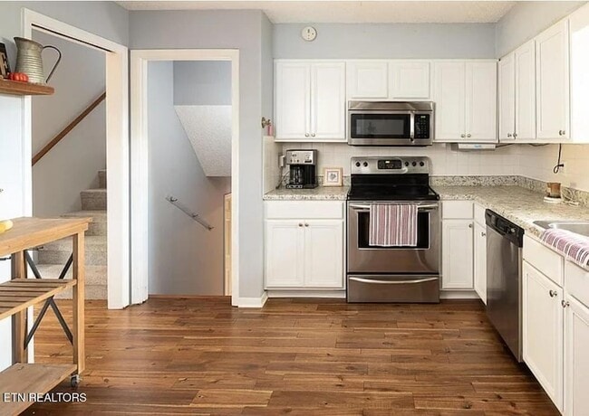 Building Photo - 128 Farlow Dr