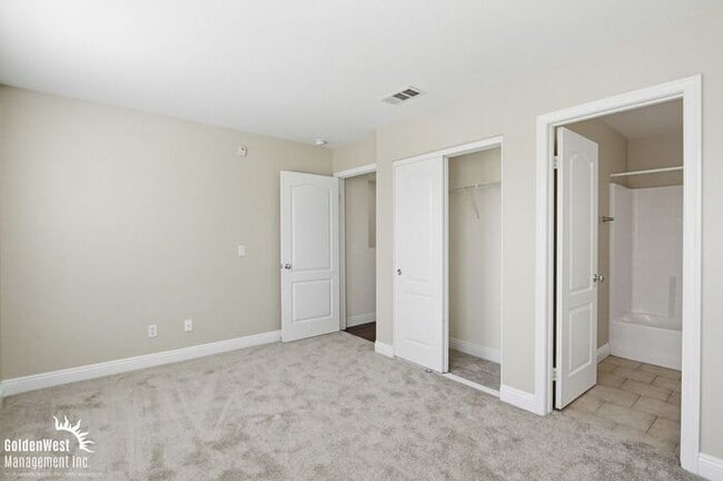 Building Photo - Beautiful 3Bdm 2.5Ba Townhome in a Prime San Marcos Location