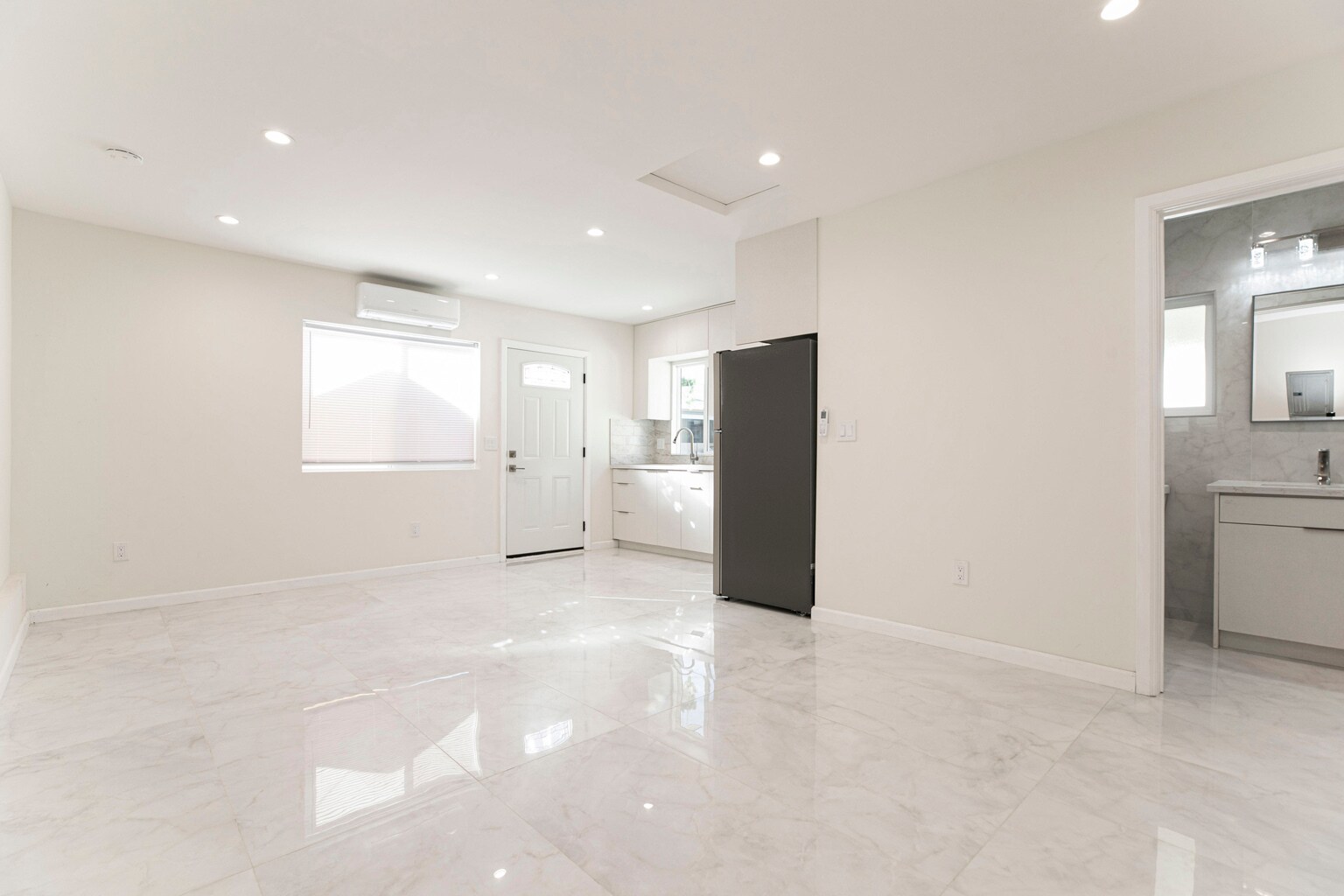 Building Photo - 7209 Dos Rios Dr