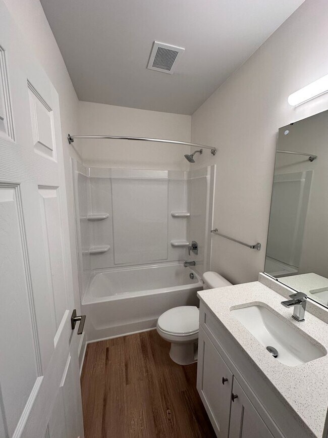 Building Photo - Beautiful Brand New Three Bedroom Apartment!