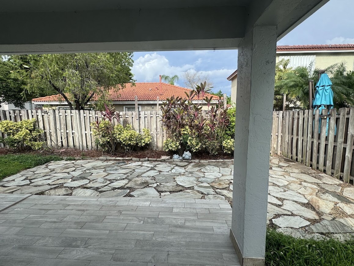 Building Photo - 5593 NW 102nd Pl