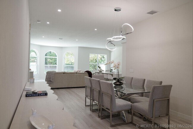Building Photo - 5725 Via De La Plata Cir