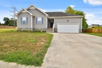 Building Photo - Pet Friendly Three Bedroom!