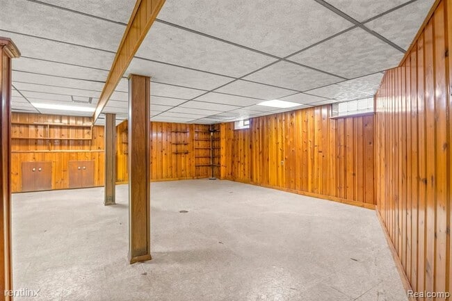 Building Photo - 3 br, 1 bath House - 8476 Riverview St