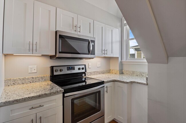 Building Photo - 303 Islington St