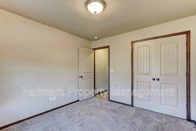 Building Photo - 920 SW 13th St