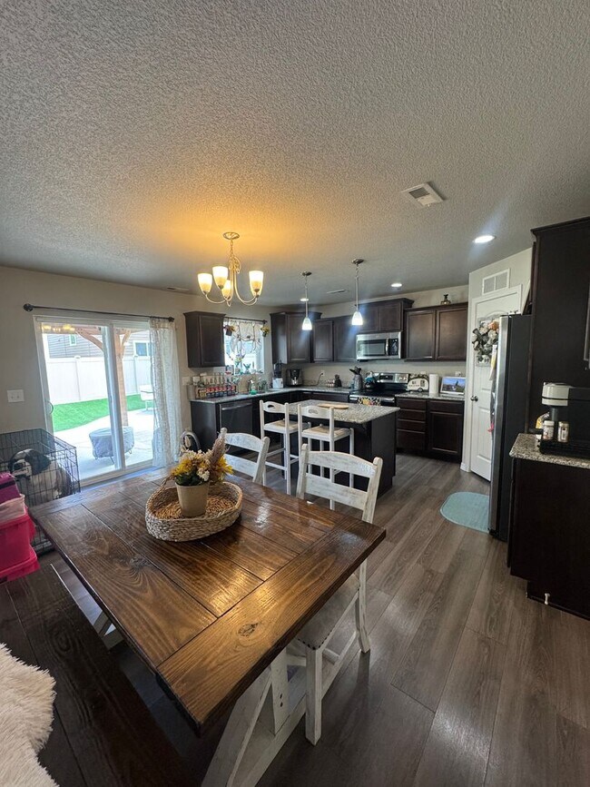 Building Photo - 3 Bed 2.5 Bath Home in Fountain Available in June