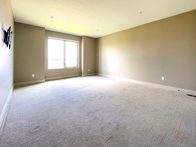 Building Photo - 398 Black Bull Trail