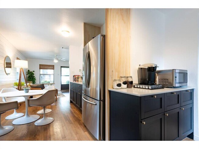 Building Photo - 3011 E 17th St