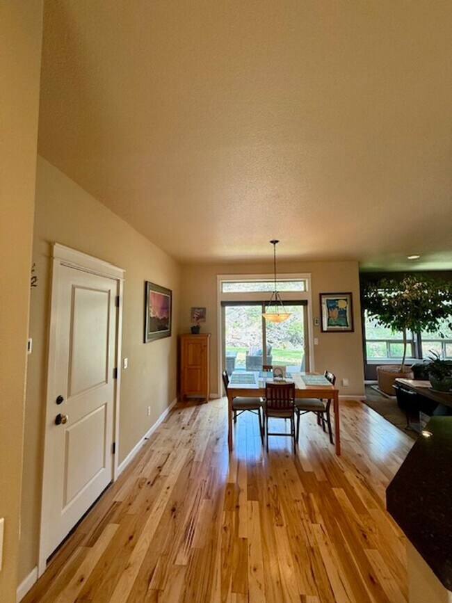 Building Photo - Spacious 3-Bedroom + Bonus Room Home in La...