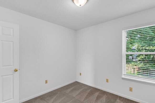 Building Photo - 4919 W Millbrook Dr
