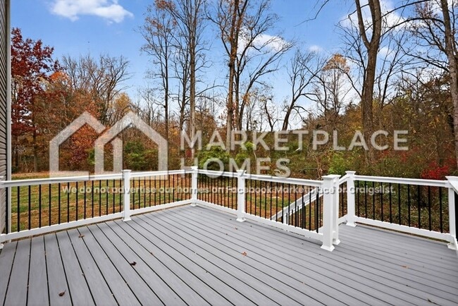 Building Photo - 807 Sun Vly Wy