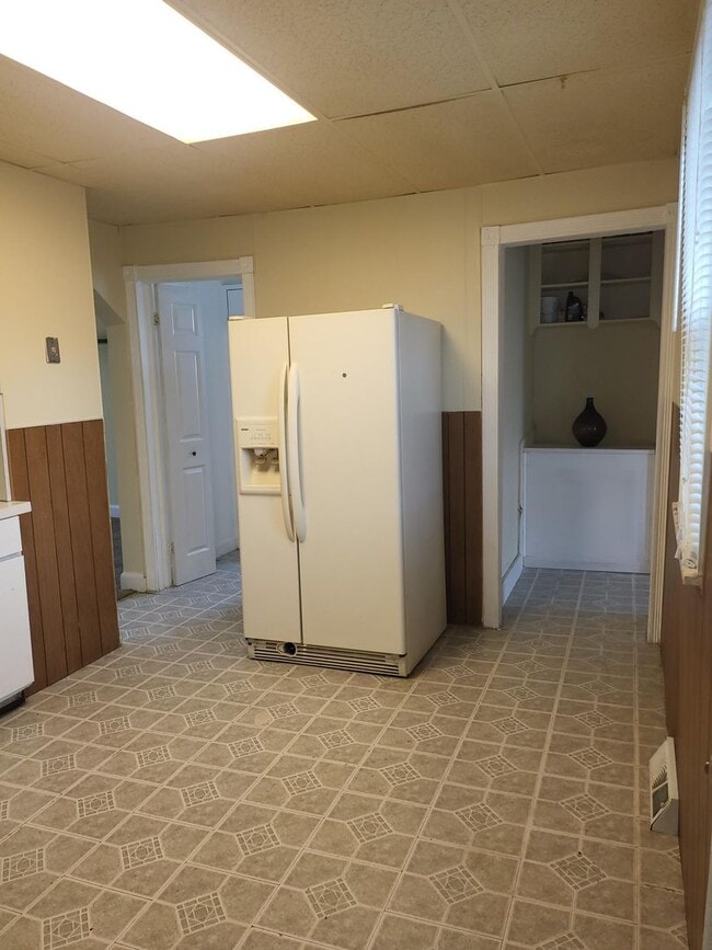 Building Photo - Two Bedroom Home in St Clair Shores - $1,450