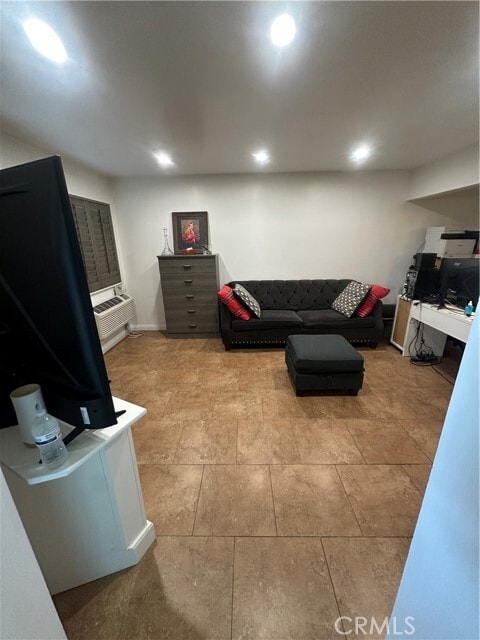 Building Photo - 635 N Bristol St