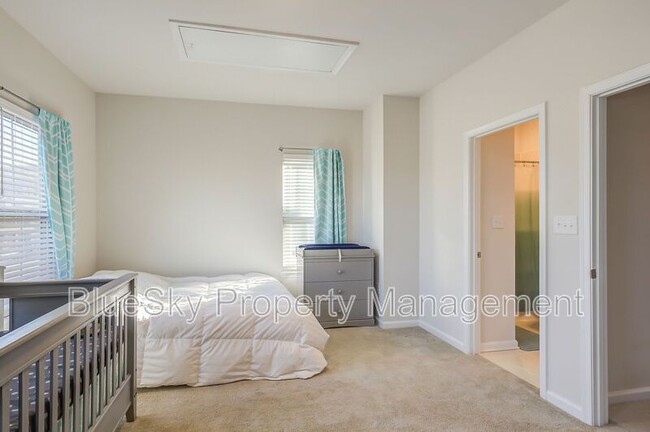 Building Photo - 822 Oval Park Ln
