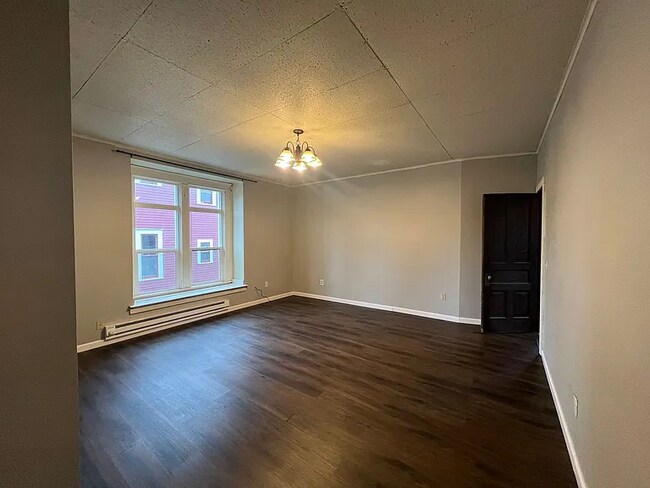 Building Photo - 3BR Apartment Near WWU & Close to Downtown, Pre-Leasing for August 2026