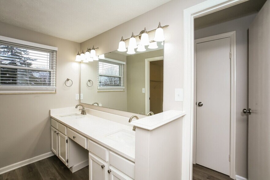 Building Photo - 8332 Castle Ridge Ln
