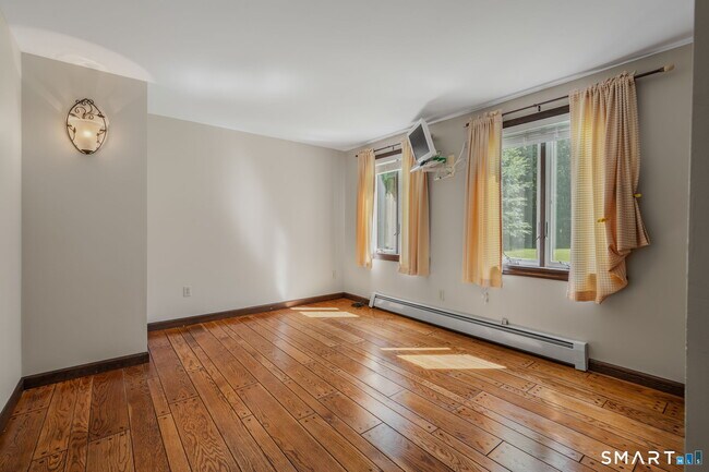 Building Photo - 82 Sill Ln